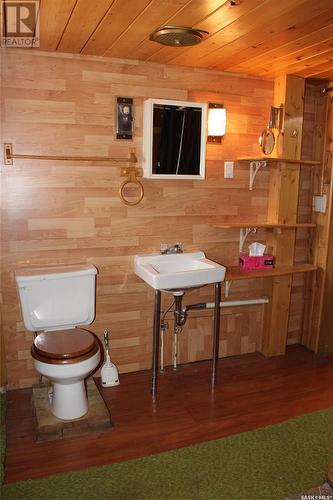 310 1St Street W, Climax, SK - Indoor Photo Showing Bathroom