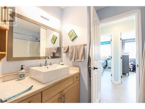 6805 Cottonwood Drive Unit# 312, Osoyoos, BC - Indoor Photo Showing Bathroom