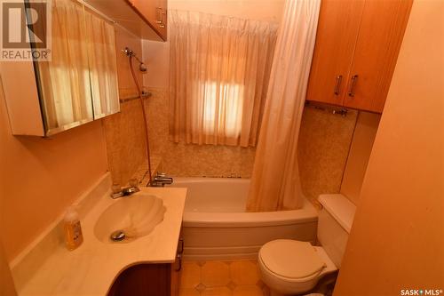 301 2Nd Avenue, Cudworth, SK - Indoor Photo Showing Bathroom