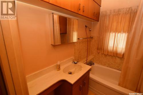 301 2Nd Avenue, Cudworth, SK - Indoor Photo Showing Bathroom