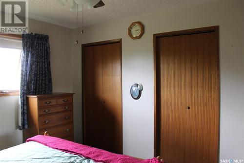 223 2Nd Street W, Climax, SK - Indoor Photo Showing Bedroom