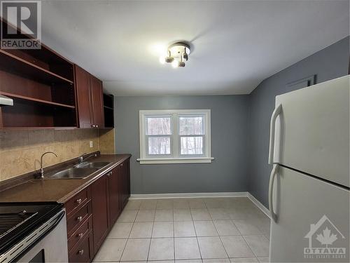 2952 Prince Of Wales Drive, Ottawa, ON - Indoor Photo Showing Kitchen