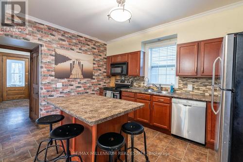 4578 Second Ave, Niagara Falls, ON - Indoor Photo Showing Kitchen With Double Sink