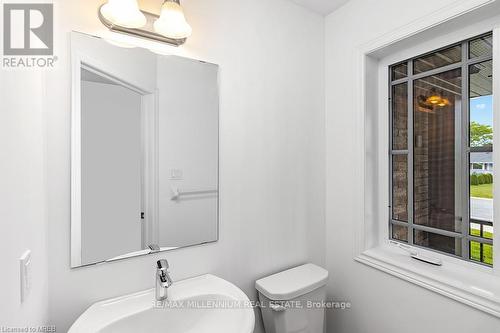 109 Stanbaker Boulevard, Grey Highlands, ON - Indoor Photo Showing Bathroom