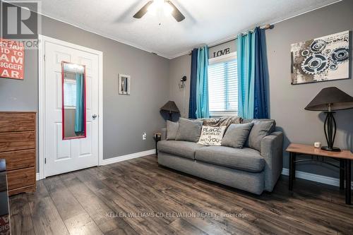 682 Dominion Avenue, Midland, ON - Indoor Photo Showing Living Room