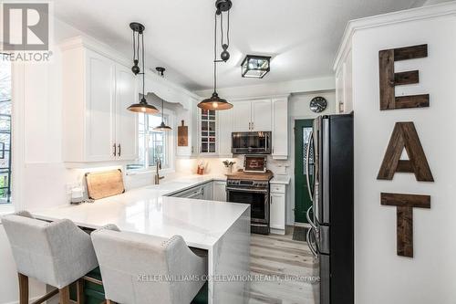 682 Dominion Ave, Midland, ON - Indoor Photo Showing Kitchen With Upgraded Kitchen