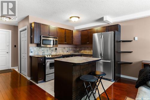 3 2157 Rae Street, Regina, SK - Indoor Photo Showing Kitchen With Stainless Steel Kitchen