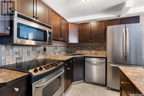 3 2157 Rae Street, Regina, SK - Indoor Photo Showing Kitchen With Stainless Steel Kitchen