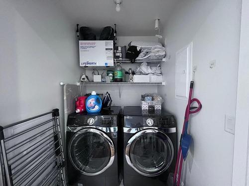 Salle de lavage - 408-4060 Boul. Des Sources, Dollard-Des-Ormeaux, QC - Indoor Photo Showing Laundry Room