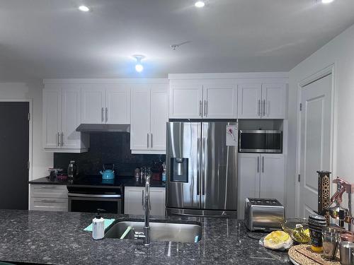 Cuisine - 408-4060 Boul. Des Sources, Dollard-Des-Ormeaux, QC - Indoor Photo Showing Kitchen With Double Sink With Upgraded Kitchen