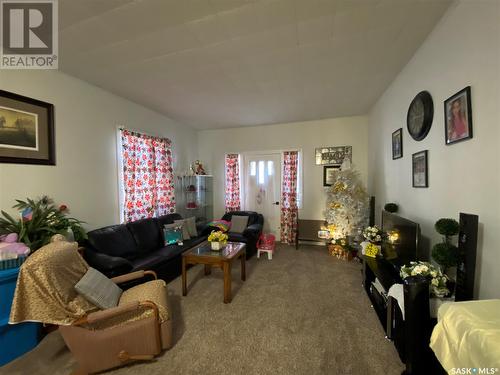 205 B 3Rd Avenue E, Kindersley, SK - Indoor Photo Showing Living Room