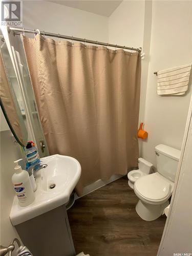 205 B 3Rd Avenue E, Kindersley, SK - Indoor Photo Showing Bathroom