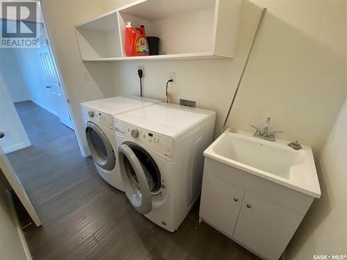 100 Guthrie Place, Eston, SK - Indoor Photo Showing Laundry Room