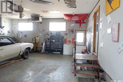429 3Rd Avenue W, Assiniboia, SK - Indoor Photo Showing Garage