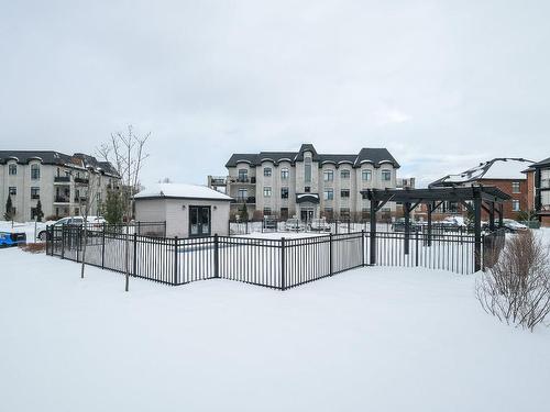 Piscine - 303-2205 Place Des Tilleuls, Saint-Bruno-De-Montarville, QC - Outdoor