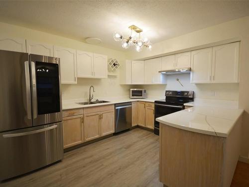 103-310 Rigsby Street, Penticton, BC - Indoor Photo Showing Kitchen With Double Sink
