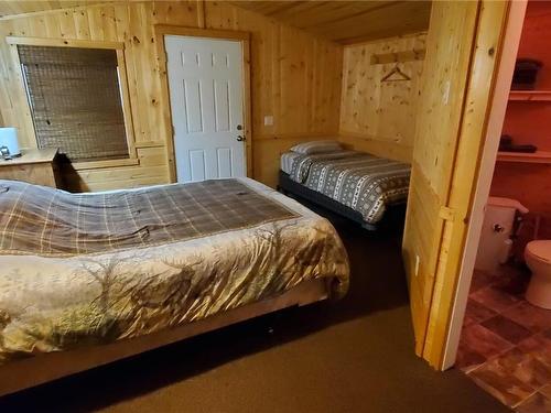 3275 Fiva Creek Road, Westbridge, BC - Indoor Photo Showing Bedroom