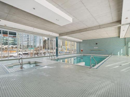 Piscine - 1005-1280 Rue St-Jacques, Montréal (Ville-Marie), QC - Indoor Photo Showing Other Room With In Ground Pool