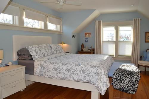 7298 18Th Street, Grand Forks, BC - Indoor Photo Showing Bedroom