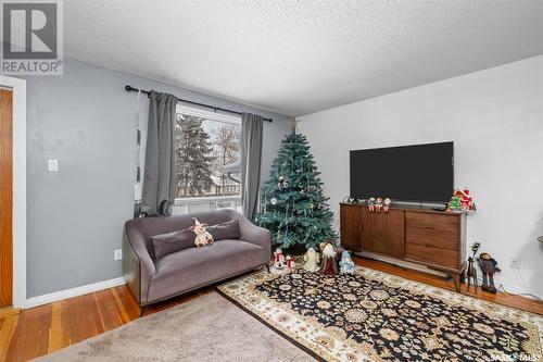547 19Th Street W, Prince Albert, SK - Indoor Photo Showing Living Room
