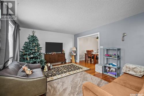 547 19Th Street W, Prince Albert, SK - Indoor Photo Showing Living Room