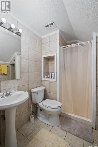 547 19Th Street W, Prince Albert, SK - Indoor Photo Showing Bathroom