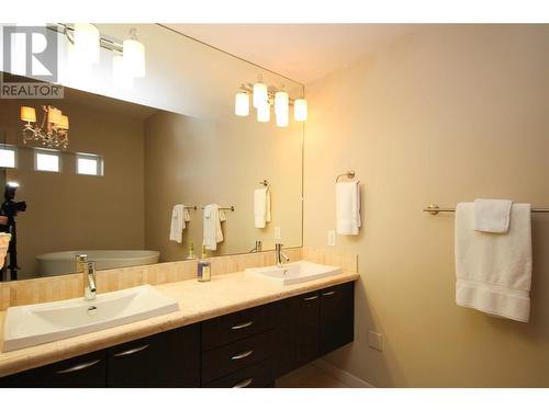 367 Trumpeter Court, Kelowna, BC - Indoor Photo Showing Bathroom