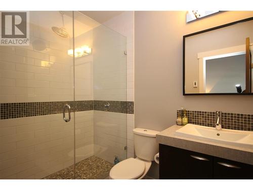 367 Trumpeter Court, Kelowna, BC - Indoor Photo Showing Bathroom