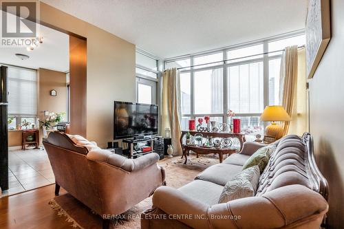 509 - 80 Absolute Avenue, Mississauga, ON - Indoor Photo Showing Living Room
