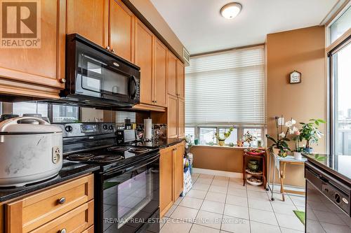 #509 -80 Absolute Ave, Mississauga, ON - Indoor Photo Showing Kitchen