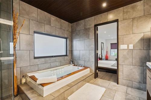 137 New Lakeshore Road, Port Dover, ON - Indoor Photo Showing Bathroom