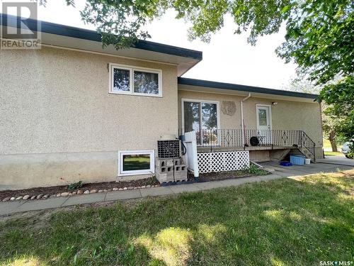 435/439 7Th Avenue Ne, Swift Current, SK - Outdoor With Deck Patio Veranda