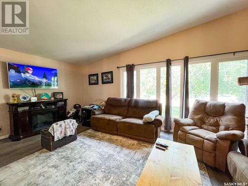 435/439 7Th Avenue Ne, Swift Current, SK - Indoor Photo Showing Living Room