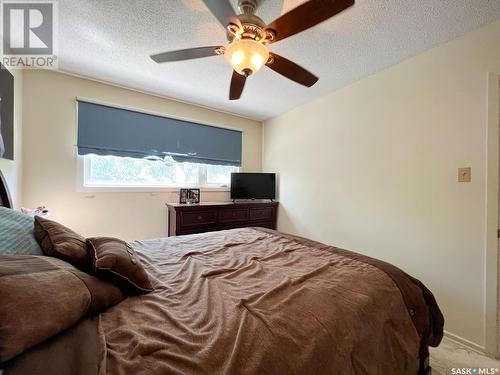 435/439 7Th Avenue Ne, Swift Current, SK - Indoor Photo Showing Bedroom