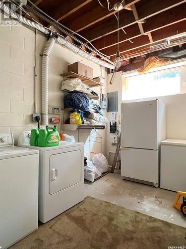 435/439 7Th Avenue Ne, Swift Current, SK - Indoor Photo Showing Laundry Room