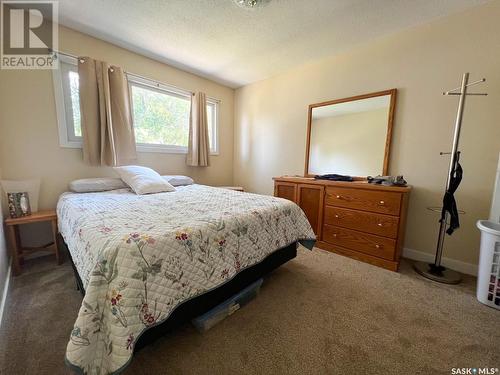 435/439 7Th Avenue Ne, Swift Current, SK - Indoor Photo Showing Bedroom