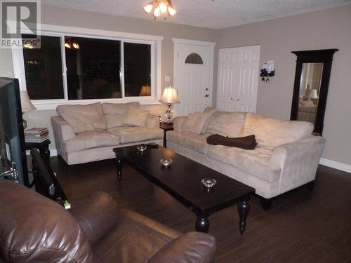 3912 E 53 Avenue, Fort Nelson, BC - Indoor Photo Showing Living Room