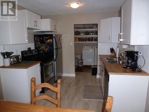 3912 E 53 Avenue, Fort Nelson, BC - Indoor Photo Showing Kitchen