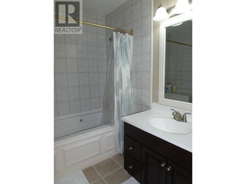 3912 E 53 Avenue, Fort Nelson, BC - Indoor Photo Showing Bathroom