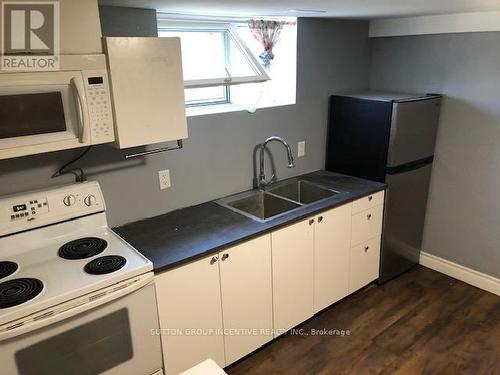 152 Puget Street, Barrie, ON - Indoor Photo Showing Kitchen With Double Sink