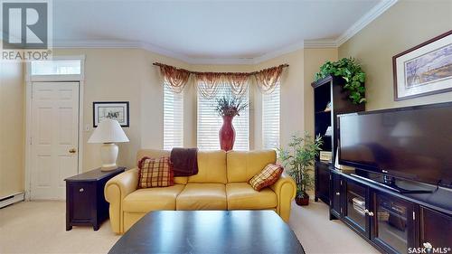 304 2925 14Th Avenue, Regina, SK - Indoor Photo Showing Living Room