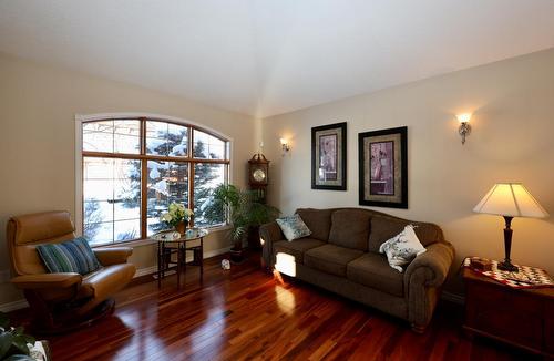 1508 Poplar Street, Golden, BC - Indoor Photo Showing Living Room