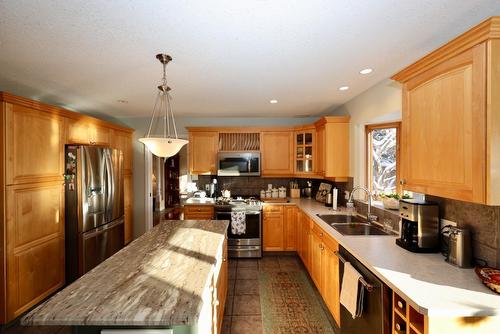1508 Poplar Street, Golden, BC - Indoor Photo Showing Kitchen With Double Sink