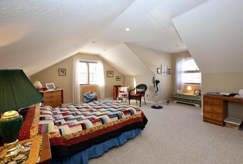 1508 Poplar Street, Golden, BC - Indoor Photo Showing Bedroom