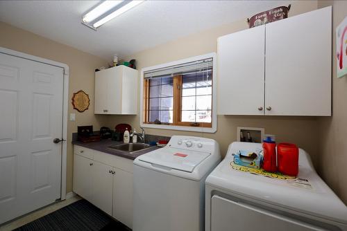 1508 Poplar Street, Golden, BC - Indoor Photo Showing Laundry Room