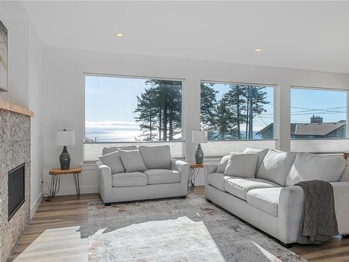 1349 Galerno Rd, Campbell River, BC - Indoor Photo Showing Living Room With Fireplace