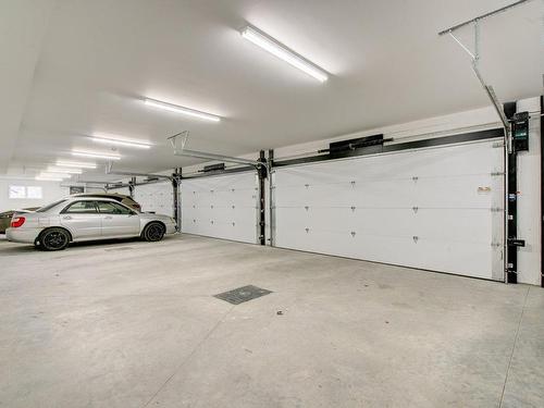 Barn - 102-80 Rue Janine-Sutto, Cowansville, QC - Indoor Photo Showing Garage