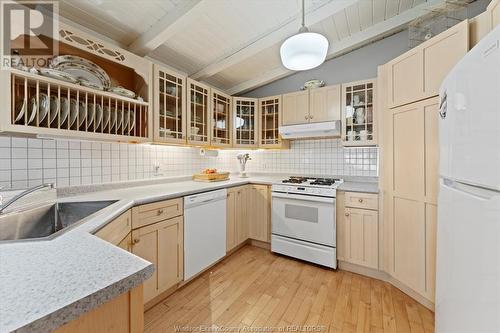 345 Island Crescent, Lakeshore, ON - Indoor Photo Showing Kitchen