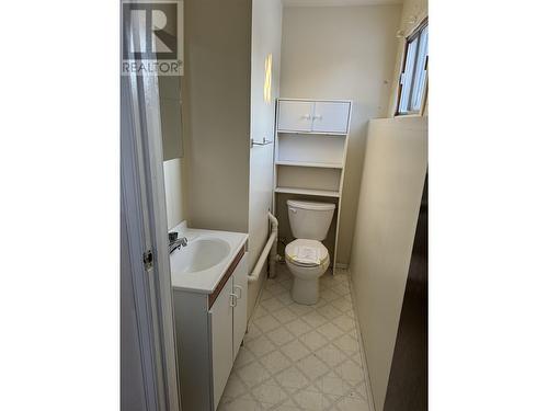 114 Summit Crescent, Mackenzie, BC - Indoor Photo Showing Bathroom