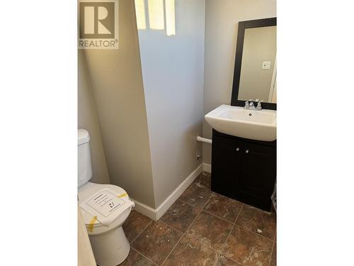 114 Summit Crescent, Mackenzie, BC - Indoor Photo Showing Bathroom